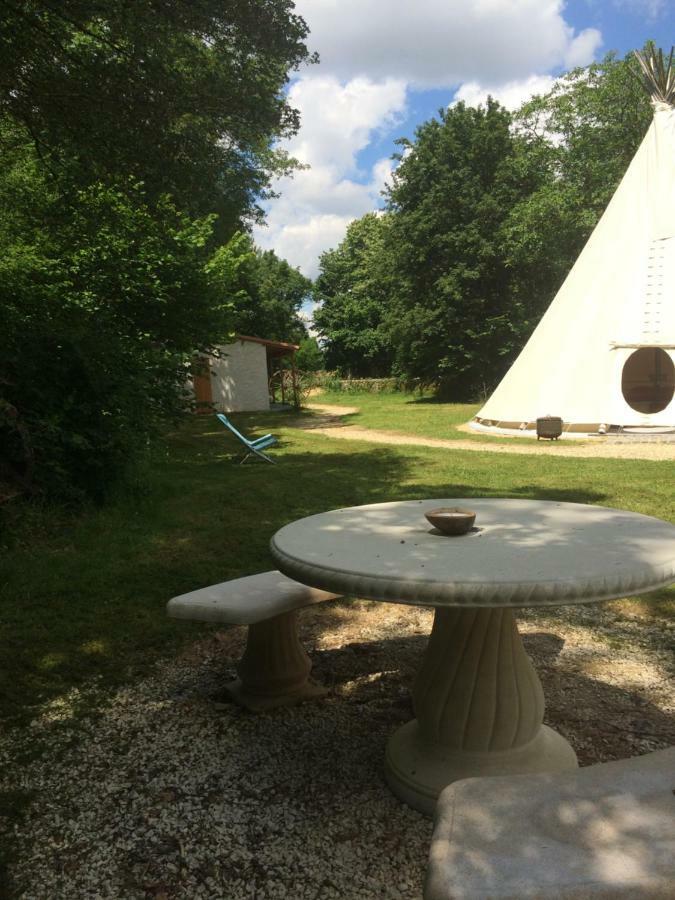 Tipi Au Logis De L'Espoir Hotel Jauldes Exterior foto